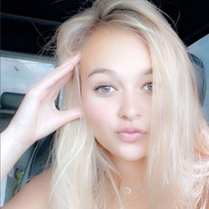 Meet your Posher, Caitlin